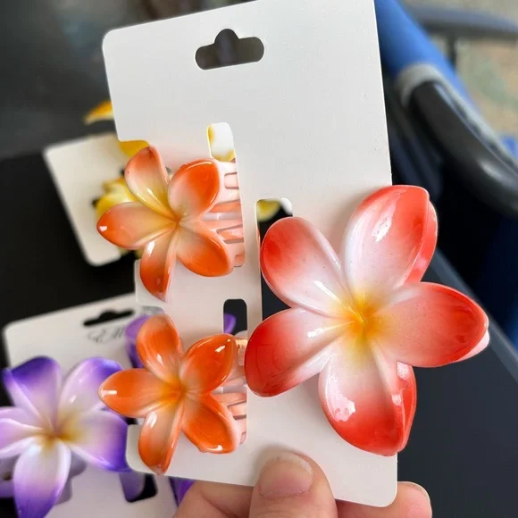 9 Pc Tropical Flower Hair Clips Set | 3 Colors Plumeria Floral Clips Bundle - Picture 4 of 4